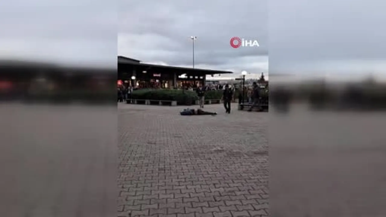 AVM'de silahı ateş alınca kendini vurdu