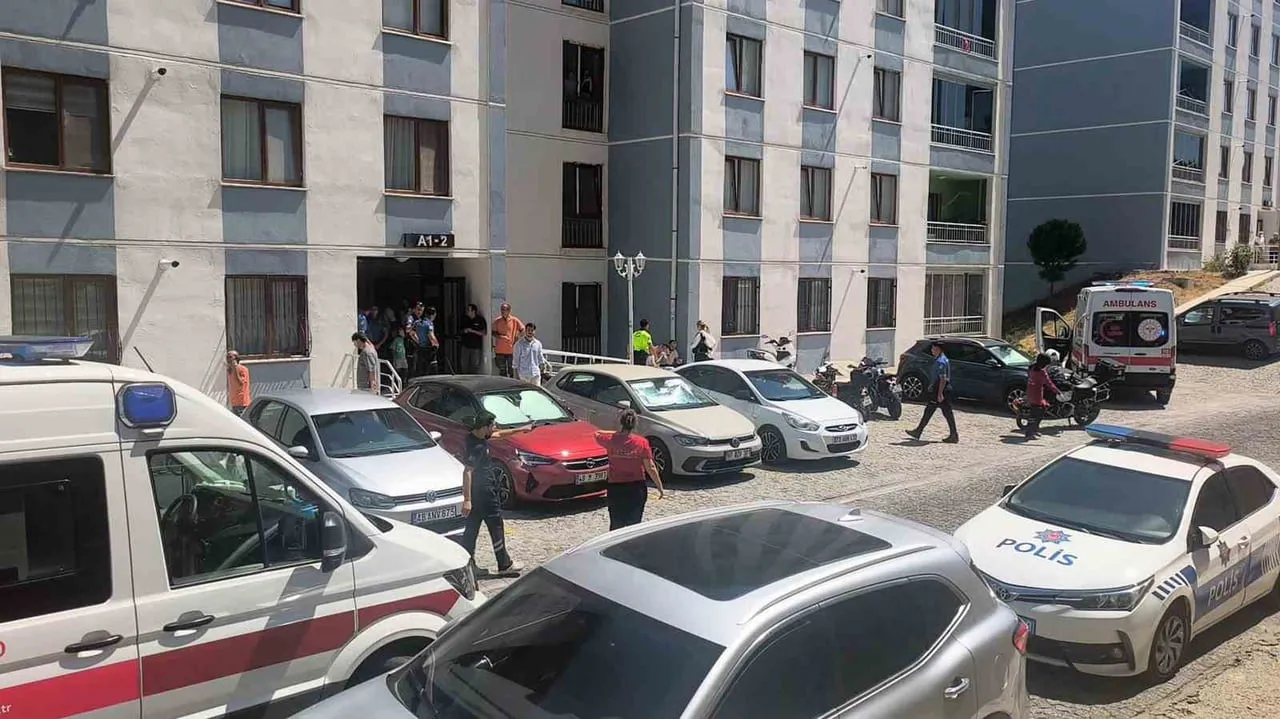 MUĞLA'NIN MENTEŞE İLÇESİNDE BİR KADIN VE BİR ERKEK AYNI DAİREDE ÖLÜ BULUNDU.