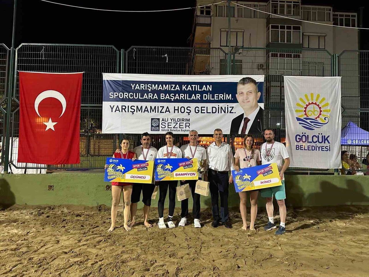 GÖLCÜK BELEDİYESİ TARAFINDAN DÜZENLENEN YAZ SPOR ETKİNLİKLERİ KAPSAMINDAKİ PLAJ VOLEYBOLU...