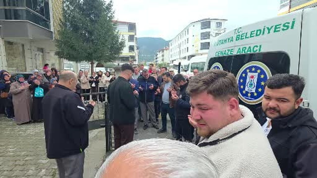 Kütahya’da trenin çarptığı 18 yaşındaki genç toprağa verildi