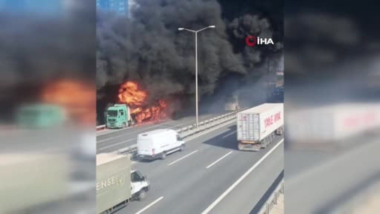 Esenyurt TEM Otoyolunda tır bilinmeyen bir nedenle alev alev yanmaya başladı. Olay yerine itfaiye...