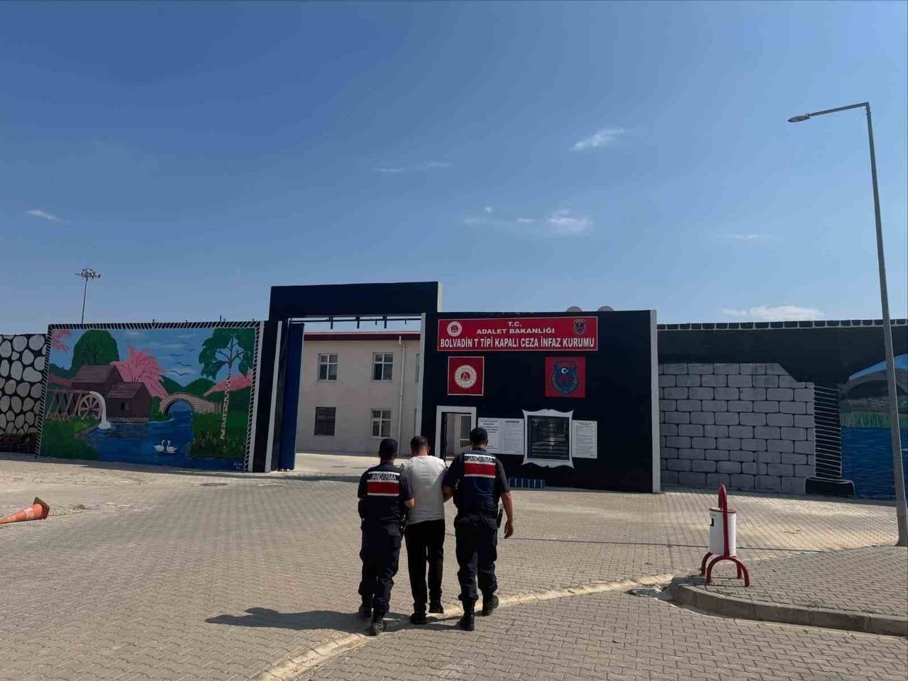 AFYONKARAHİSAR'DA JANDARMA TARAFINDAN ARANAN ŞAHISLARINI YAKALANMASINI ÖNLEMEK YAPILAN ÇALIŞMADA...