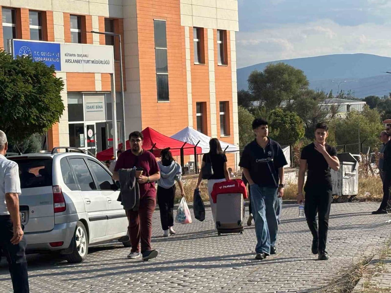 TAVŞANLI'DA ÜNİVERSİTE HEYECANI BAŞLADI