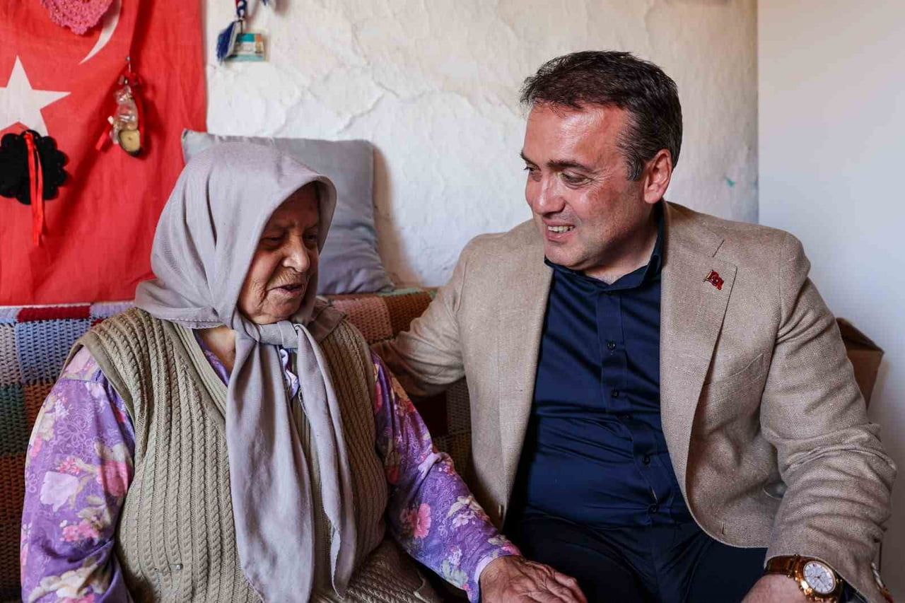 VALİ SÖZER, YAŞLI VATANDAŞIN KAPISINI ÇALDI