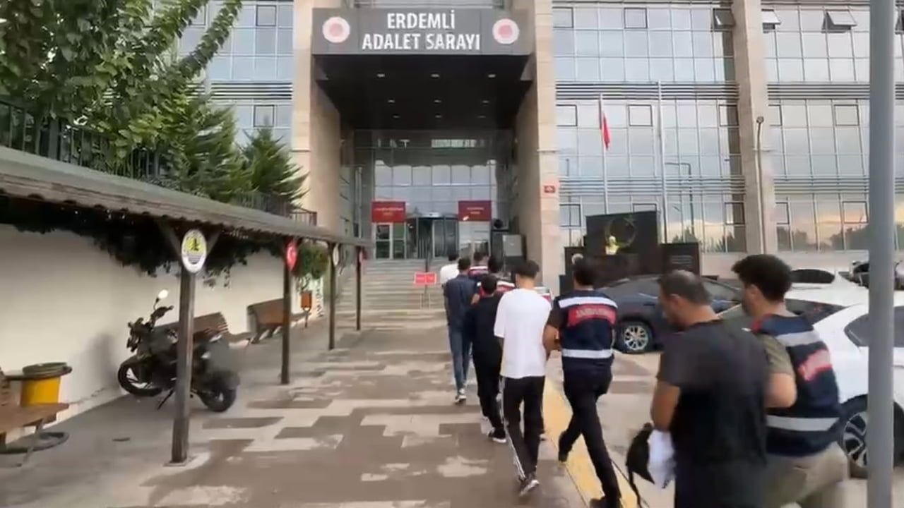 MERSİN MERKEZLİ 2 İLE JANDARMA EKİPLERİ TARAFINDAN YASADIŞI BAHSE YÖNELİK DÜZENLENEN OPERASYONDA...