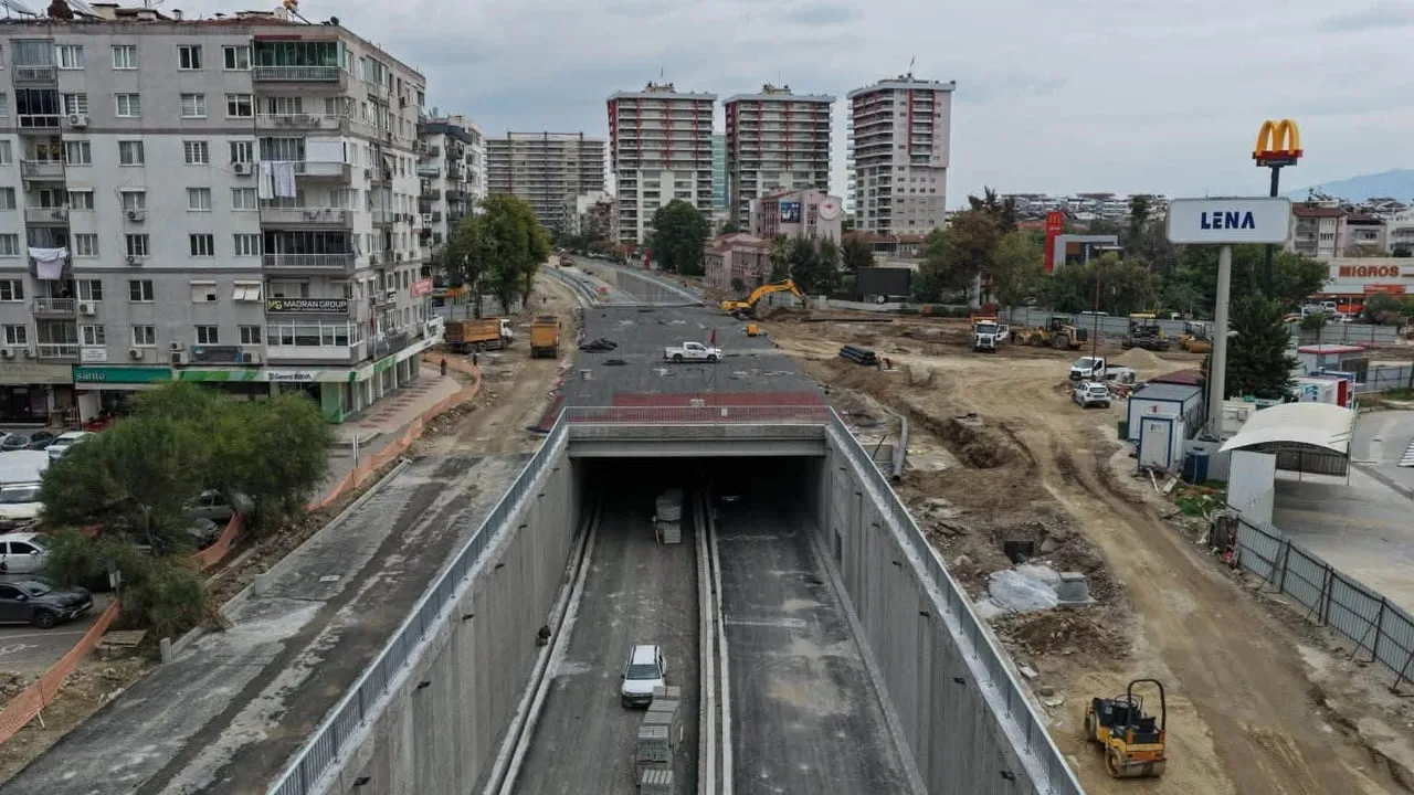 AYDIN BÜYÜKŞEHİR BELEDİYE BAŞKANI ÖZLEM ÇERÇİOĞLU, YENİ DÖRTYOL KÖPRÜLÜ KAVŞAĞI’NDA ZEMİN...