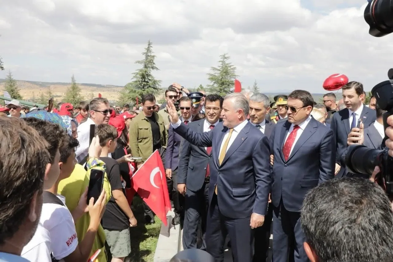 KÜTAHYA, BÜYÜK ZAFER’İN 104. YILINI GURUR VE COŞKUYLA KUTLADI