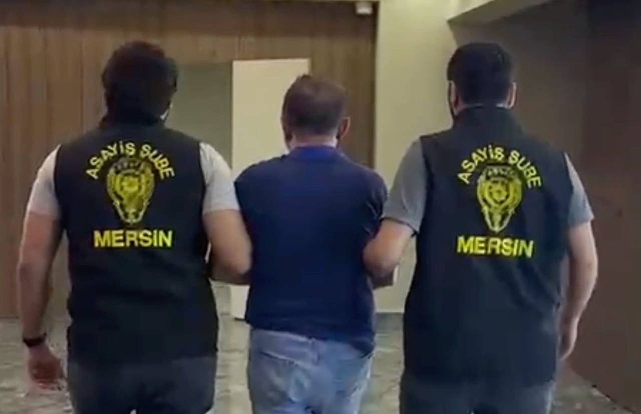 MERSİN'DE HAKKINDA DOLANDIRICILIK BAŞTA OLMAK ÜZERE ÇEŞİTLİ SUÇLARDAN TOPLAM 65 YIL KESİNLEŞMİŞ...