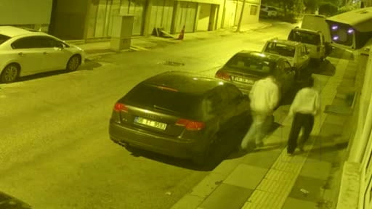 Polatlı’da otomobil hırsızlığı kamerada: 2 kişi böyle kaçtı