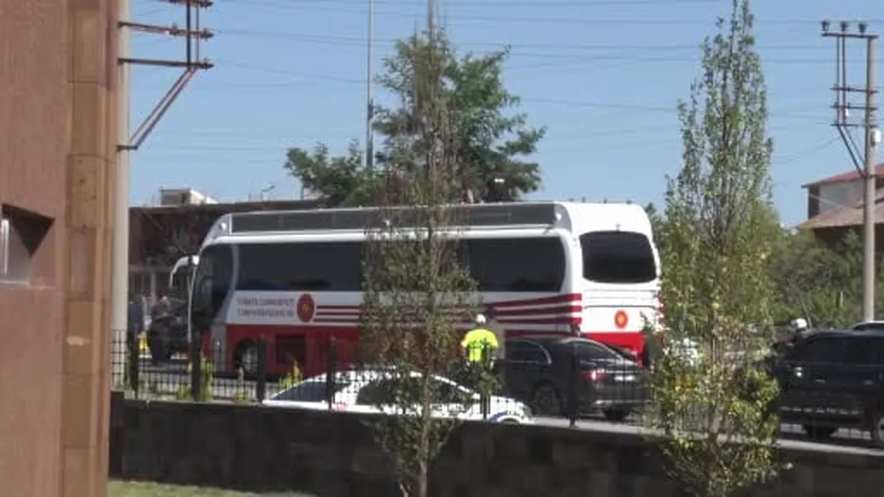 Cumhurbaşkanı Erdoğan ve MHP lideri Bahçeli Bitlis’te Ahlat Selçuklu Kabristanı'nı ziyaret...