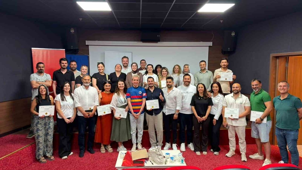 MARDİN VALİLİĞİ PROJE EKİBİ TARAFINDAN HAZIRLANAN “ERASMUS+ VE ESC PROGRAMLARINA YÖNELİK PROJE...