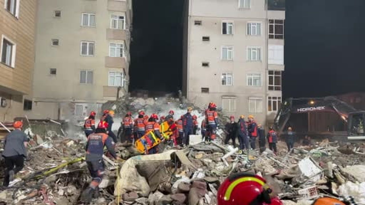 Maltepe'deki enkazda sismik arama çalışmaları başladı