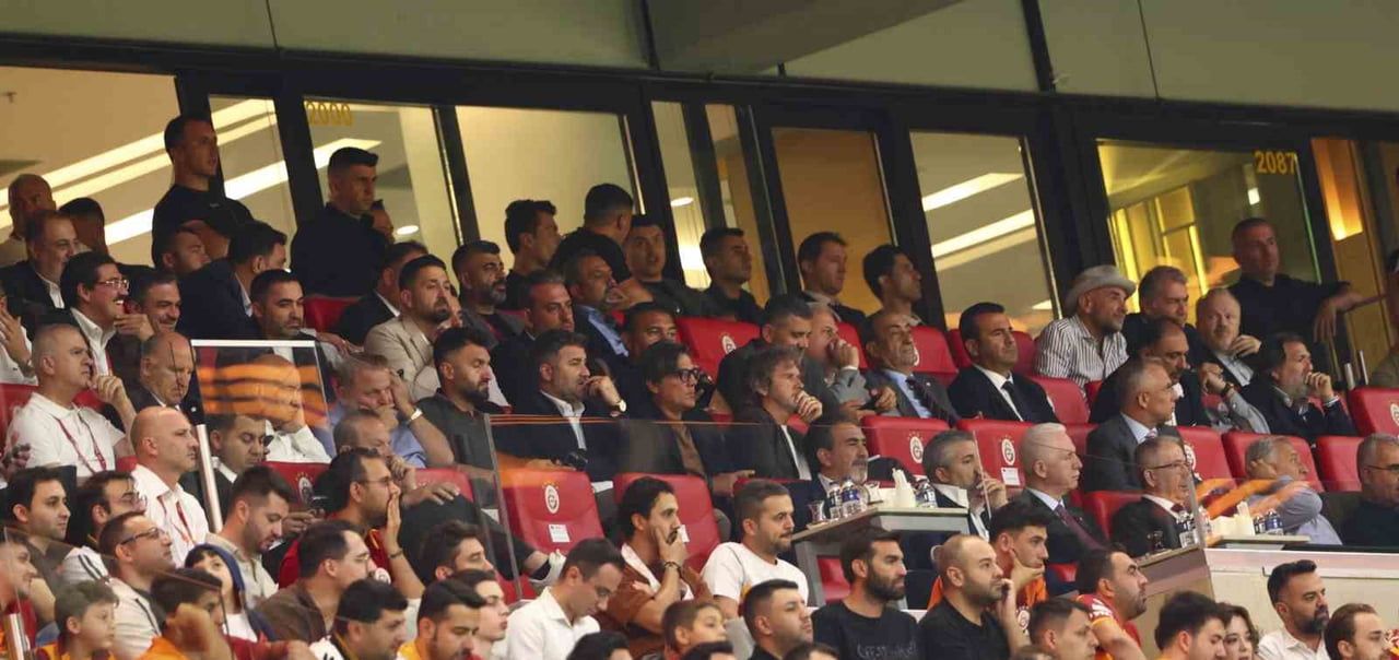 A MİLLİ FUTBOL TAKIMI TEKNİK DİREKTÖRÜ VİNCENZO MONTELLA, SÜPER LİG'İN İLK HAFTASINDA OYNANAN...