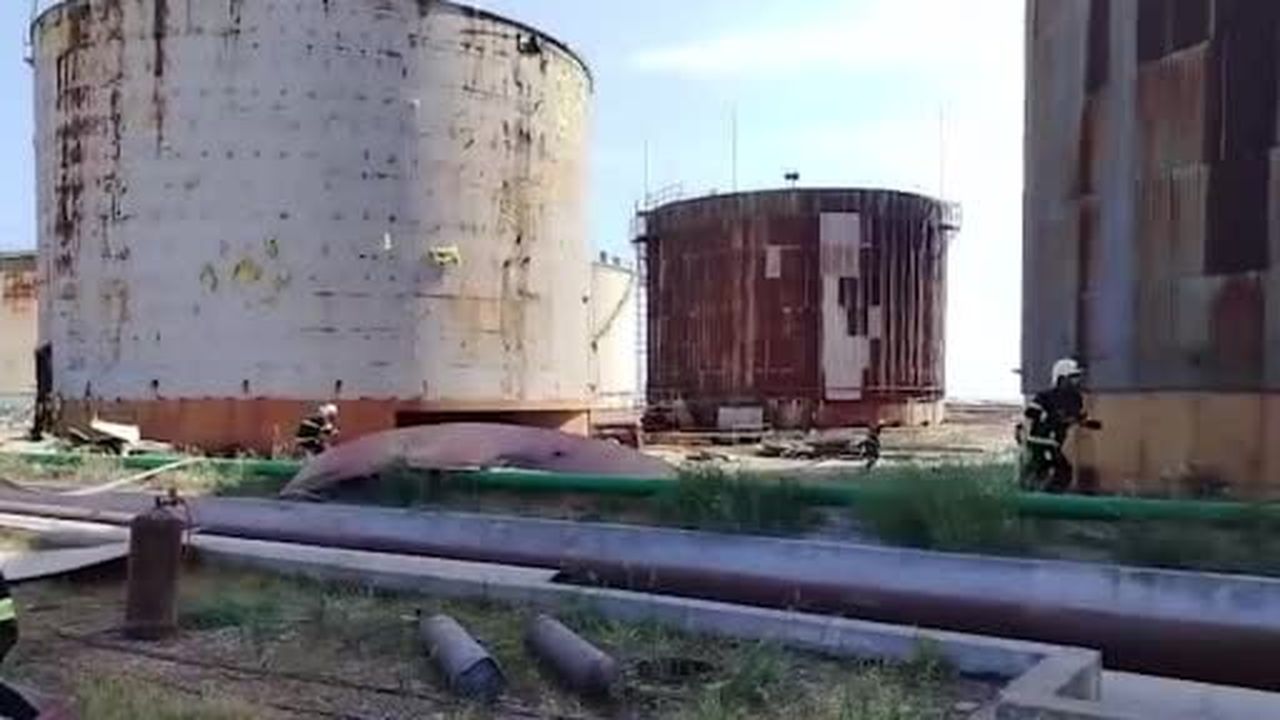 Azerbaycan’ın başkenti Bakü’de bulunan bir petrol tankında çıkan yangın, itfaiye ekiplerinin hızlı...
