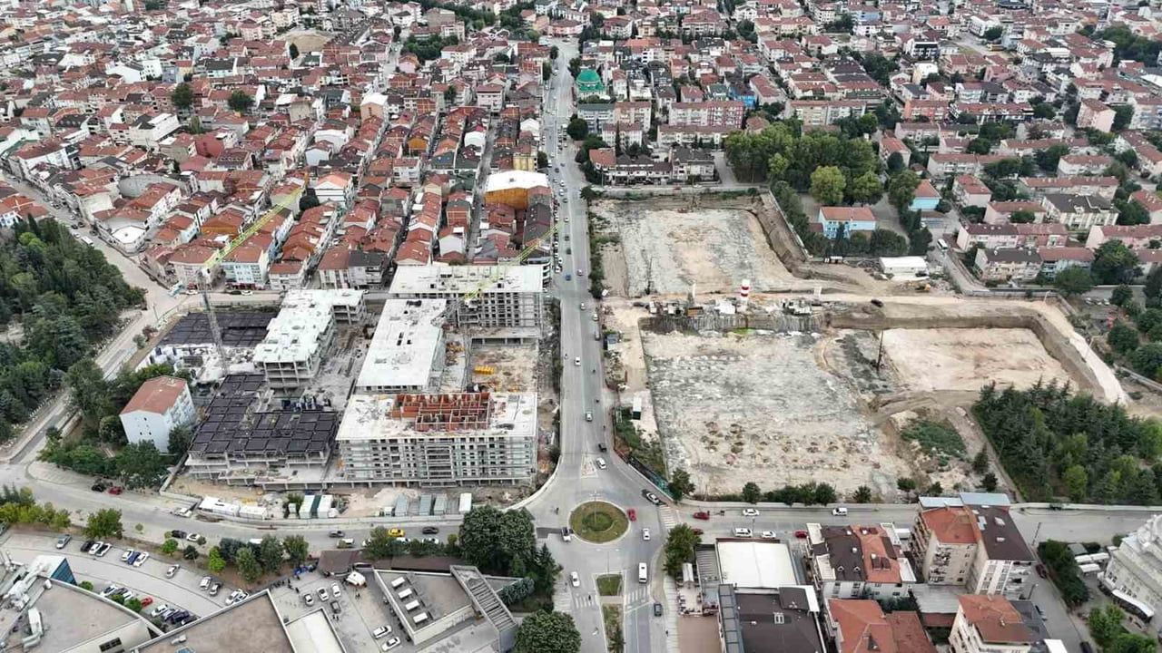 İNEGÖL BELEDİYESİ’NİN TURGUTALP KENTSEL DÖNÜŞÜM PROJESİNDE ETAPLAR EŞ ZAMANLI OLARAK İLERLİYOR. 1....