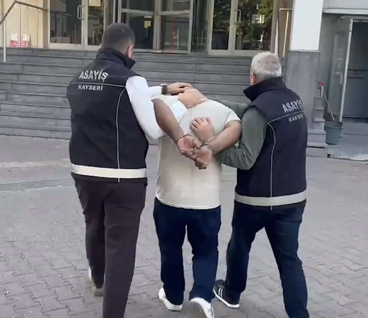 KAYSERİ’DE POLİS EKİPLERİ TARAFINDAN YAPILAN ÇALIŞMALARDA, ‘HIRSIZLIK’ SUÇUNDAN 10 YIL 11 AY 20...
