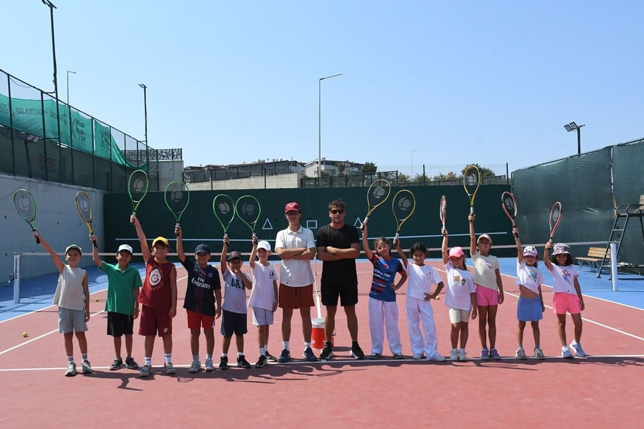 KUŞADASI BELEDİYESİ'NİN ÇOCUKLARIN YAZ TATİLİNİ HEM VERİMLİ HEM DE SPOR DOLU GEÇİRMESİ AMACIYLA...