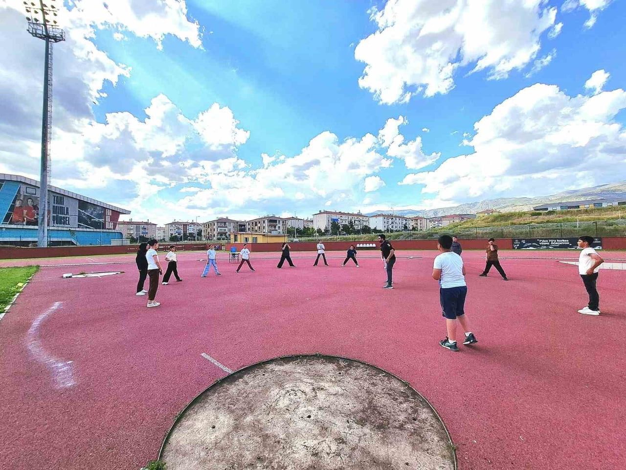 ERZİNCAN'DA GSB YAZ SPOR OKULLARI 760 SPORCUYU YAZ TATİLİNDE SPORLA BULUŞTURUYOR