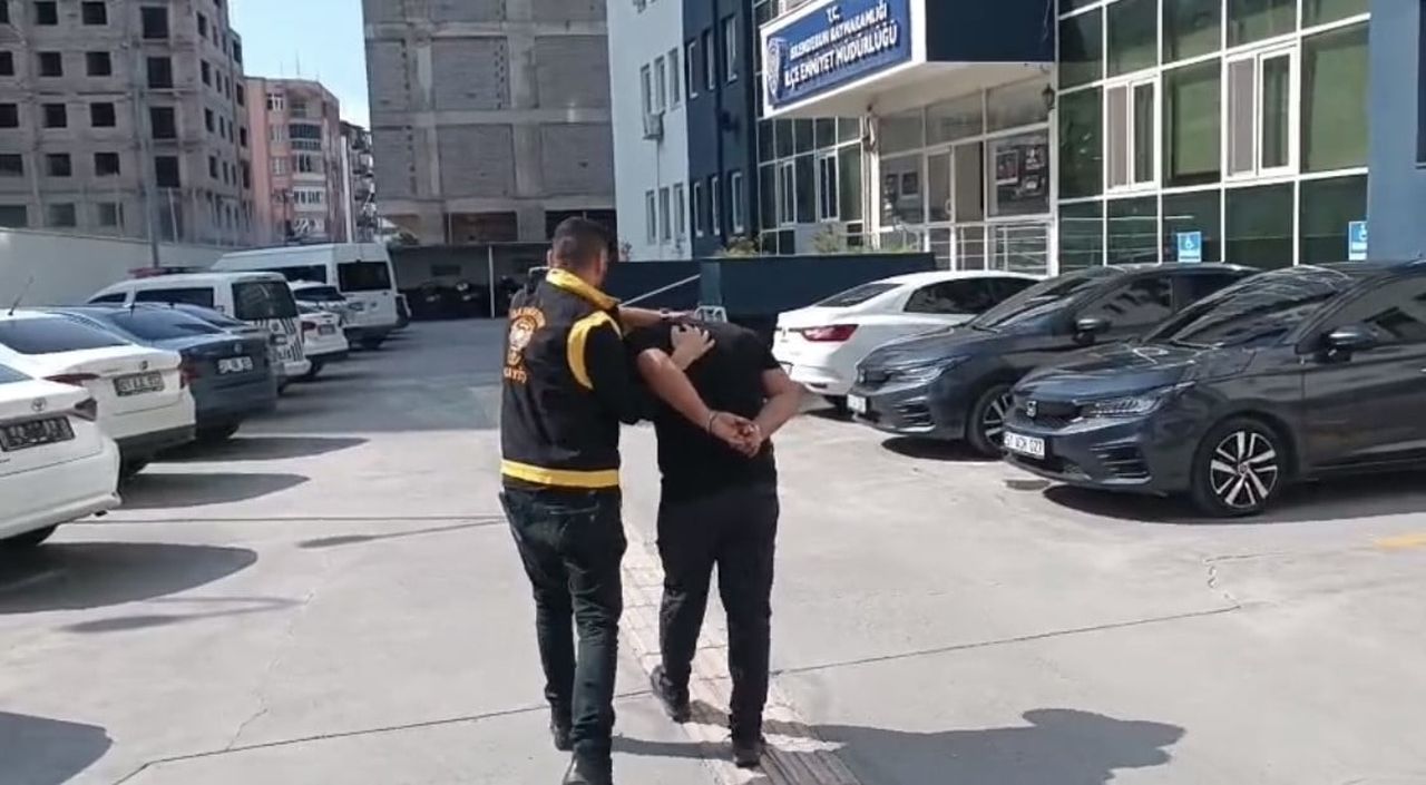 HATAY EMNİYET MÜDÜRLÜĞÜ EKİPLERİNCE İSKENDERUN’DA ARANAN ŞAHSIN YAKALANMASINA YÖNELİK ÇALIŞMA...
