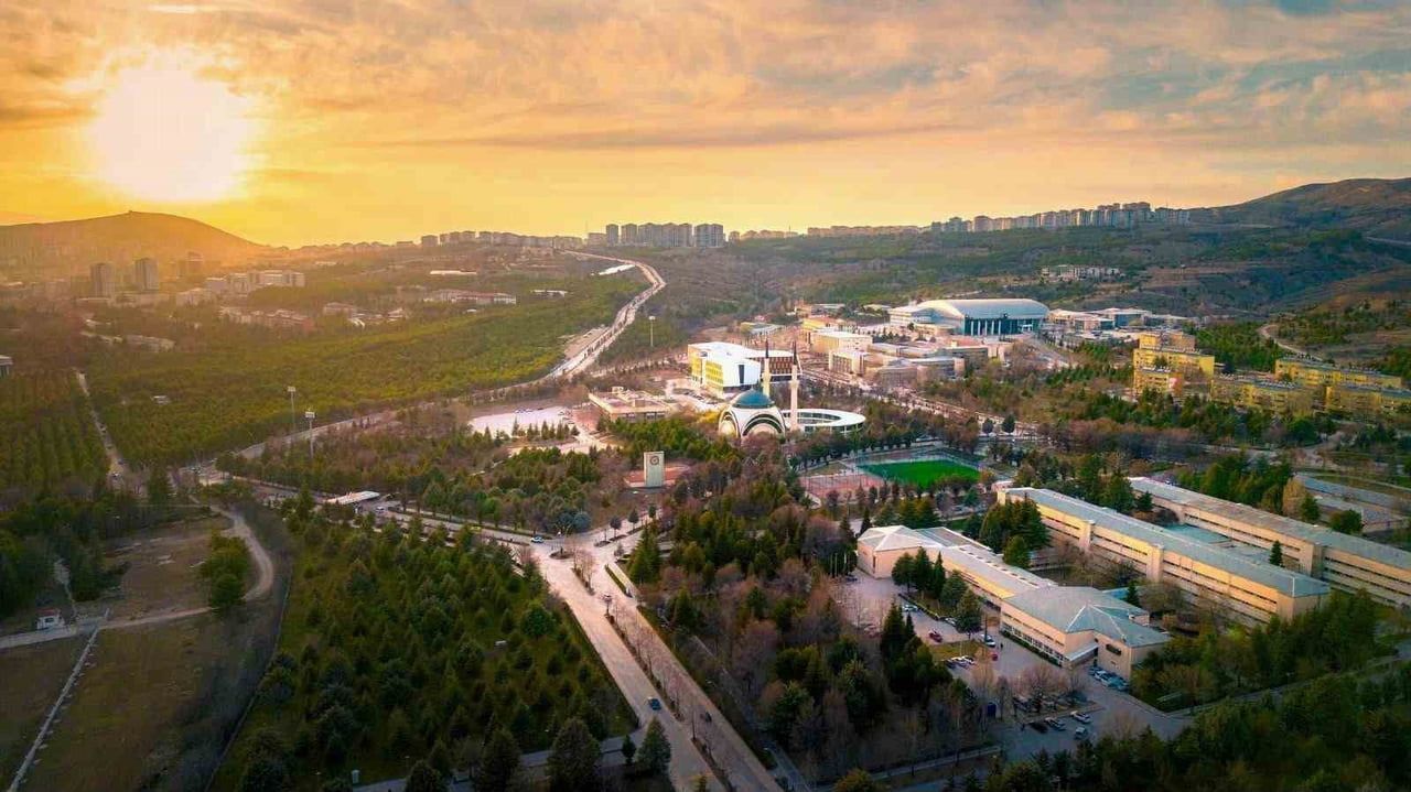 TERCİH YAPACAK TÜM ADAYLARA BAŞARILAR DİLEYEN FIRAT ÜNİVERSİTESİ REKTÖRÜ PROF. DR. FAHRETTİN...