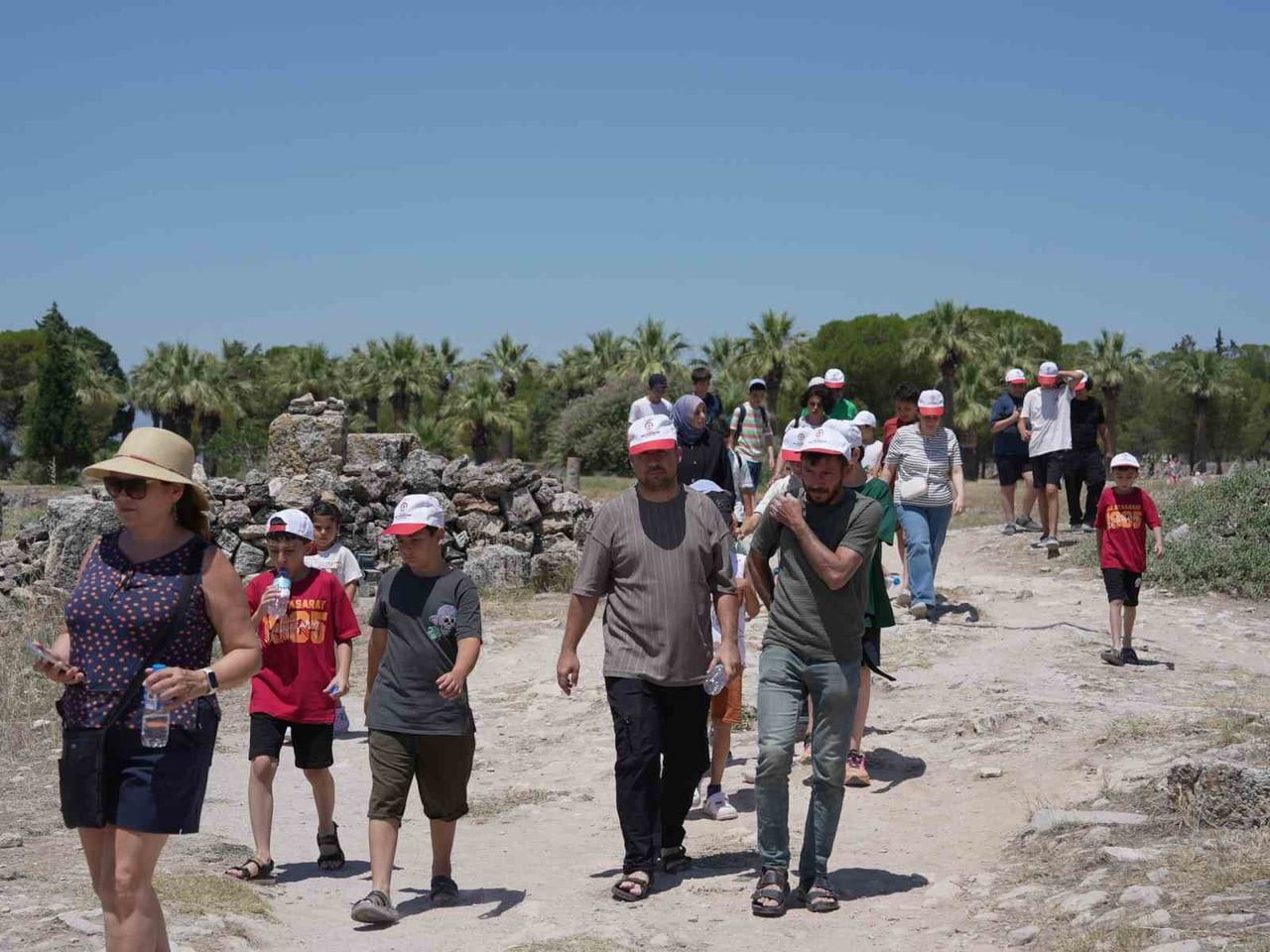 2. ULUSLARARASI PAMUKKALE AÇIK SATRANÇ TURNUVASI KAPSAMINDA KENTE GELEN 24 ÜLKEDEN BİNİ AŞKIN...