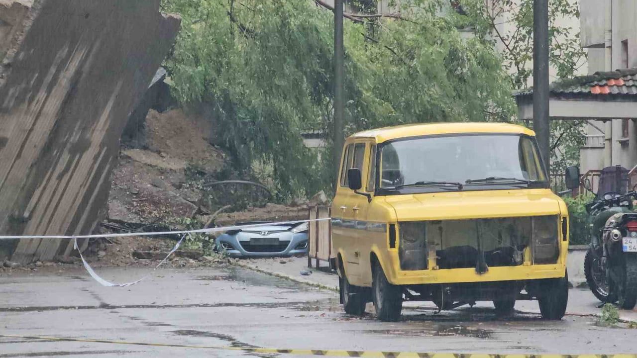 ZONGULDAK'IN KİLİMLİ İLÇESİNE BAĞLI ÇATALAĞZI BELDESİNDE DÜN AKŞAM MEYDANA GELEN HEYELANIN BOYUTU...