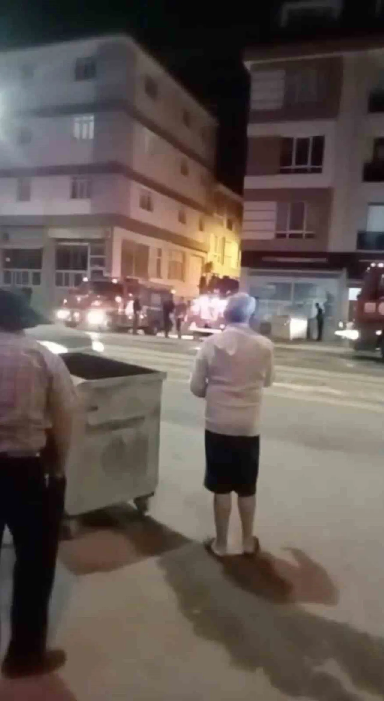 ESKİŞEHİR'DE DÜN GECE SAATLERİNDE BİR EVDE ÇIKAN YANGIN, İTFAİYE EKİPLERİNİN ZAMANINDA...
