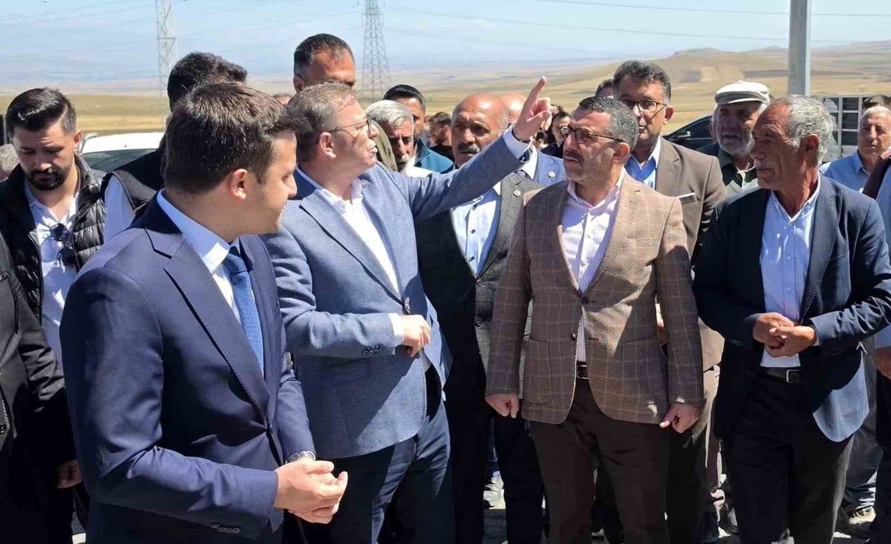 KARS’TA KÖY YOLLARINDA BETON YOL DÖNEMİ: VALİ POLAT VE MİLLETVEKİLİ ÇALKIN YAĞLICA’DA...