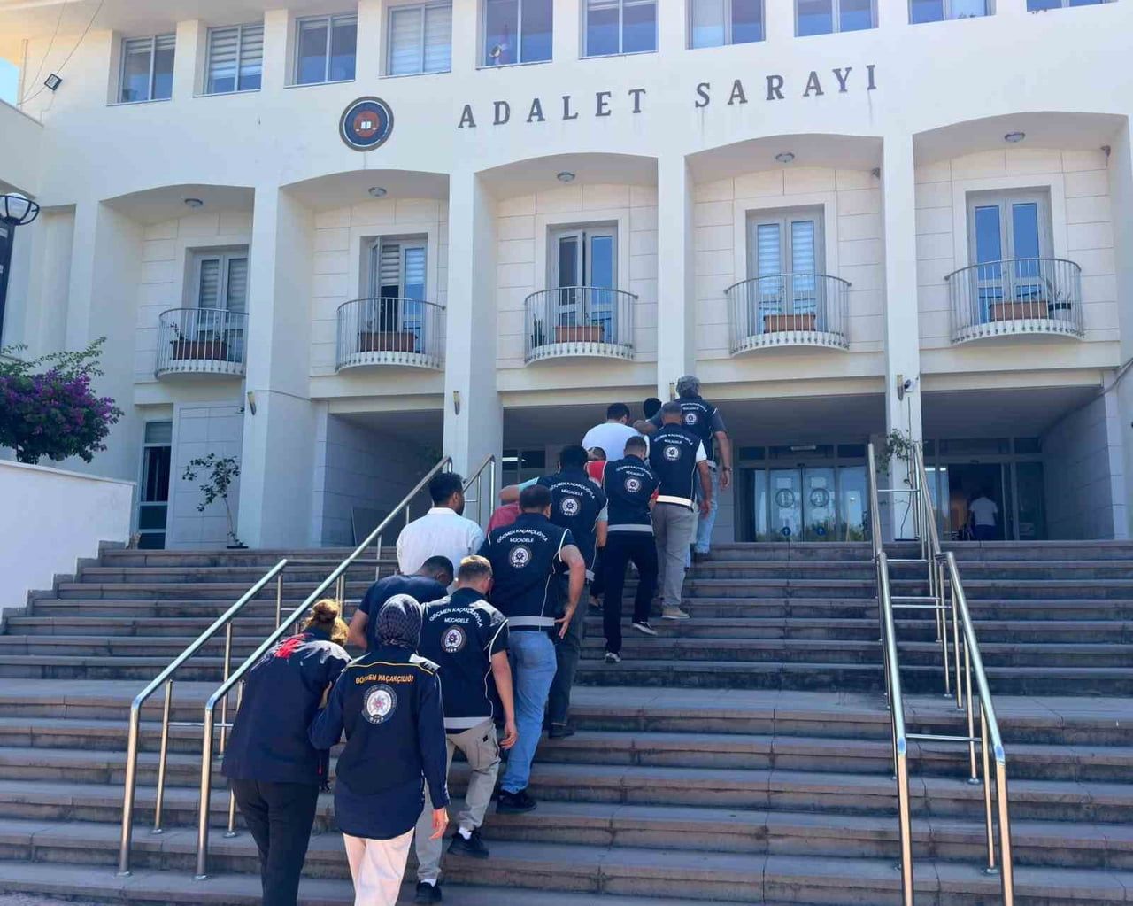GÖÇMEN KAÇAKÇILIĞI OPERASYONUNDA 7 TUTUKLAMA