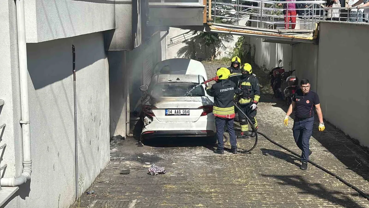 BOLU’DA 4 KATLI BİR APARTMANIN GARAJ KISMINDA FİŞE TAKILAN HAVA KOMPRESÖRÜ YANGIN ÇIKMASINA NEDEN...