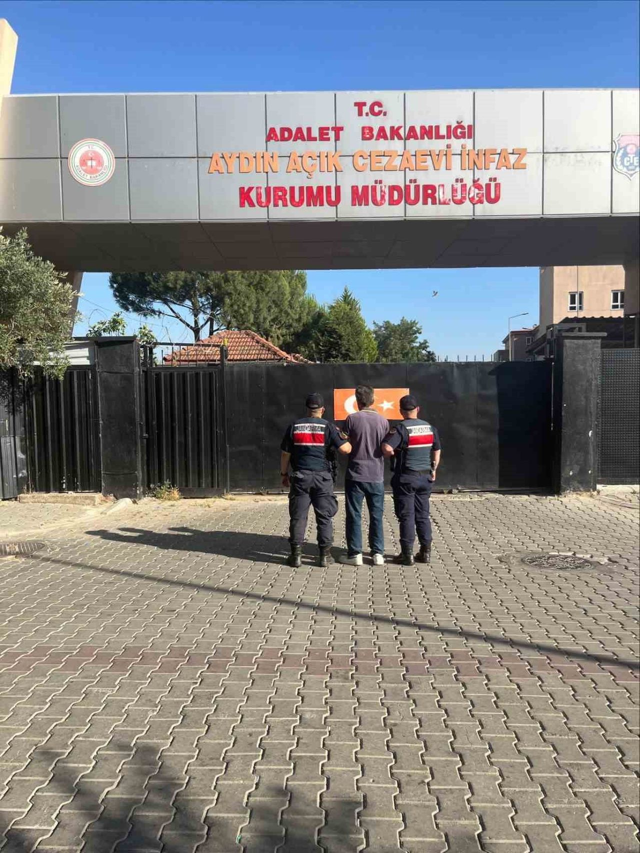 AYDIN’IN EFELER İLÇESİNDE, 'SİLAHLA TEHDİT' SUÇUNDAN HAKKINDA 7 YIL 4 AY KESİNLEŞMİŞ HAPİS CEZASI...