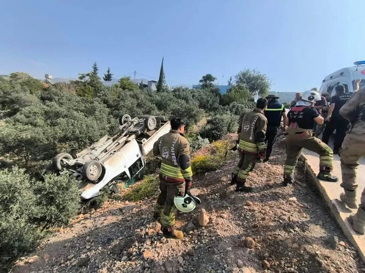 İSKENDERUN’DA MEYDANA GELEN TRAFİK KAZASININ ARDINDAN EKİPLER BÖLGEDE GÜVENLİK ÖNLEMİ...