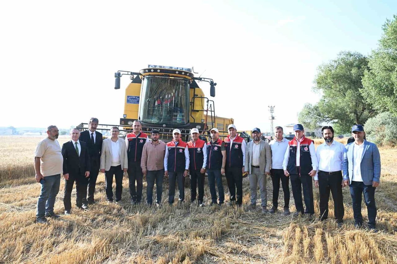 ERZURUM VALİSİ AYDIN BARUŞ, AZİZİYE YAVUZ SELİM TARIM MESLEKİ VE TEKNİK ANADOLU LİSESİ’NE AİT 650...