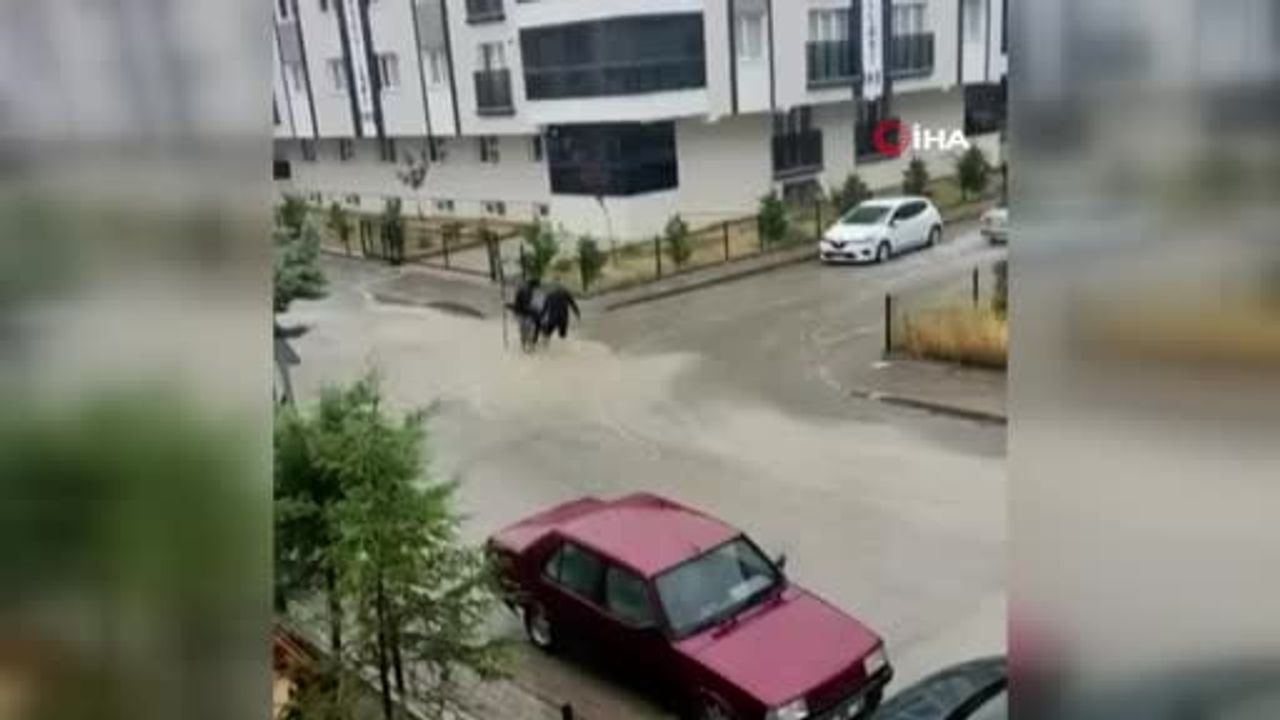 Ankara’da sağanak yağış etkili oldu, bir evi su bastı