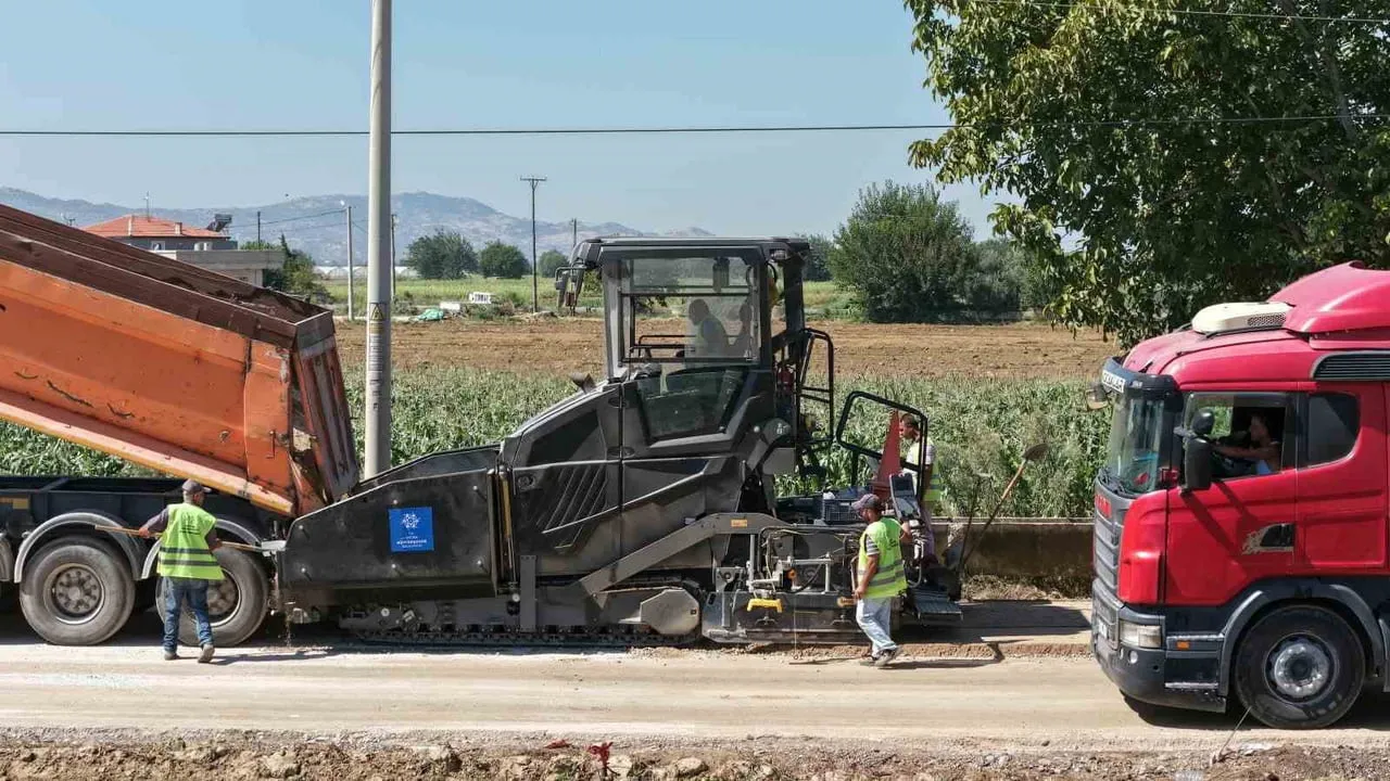 İNCİRLİOVA’DA YOL YENİLEME ÇALIŞMALARI DEVAM EDİYOR