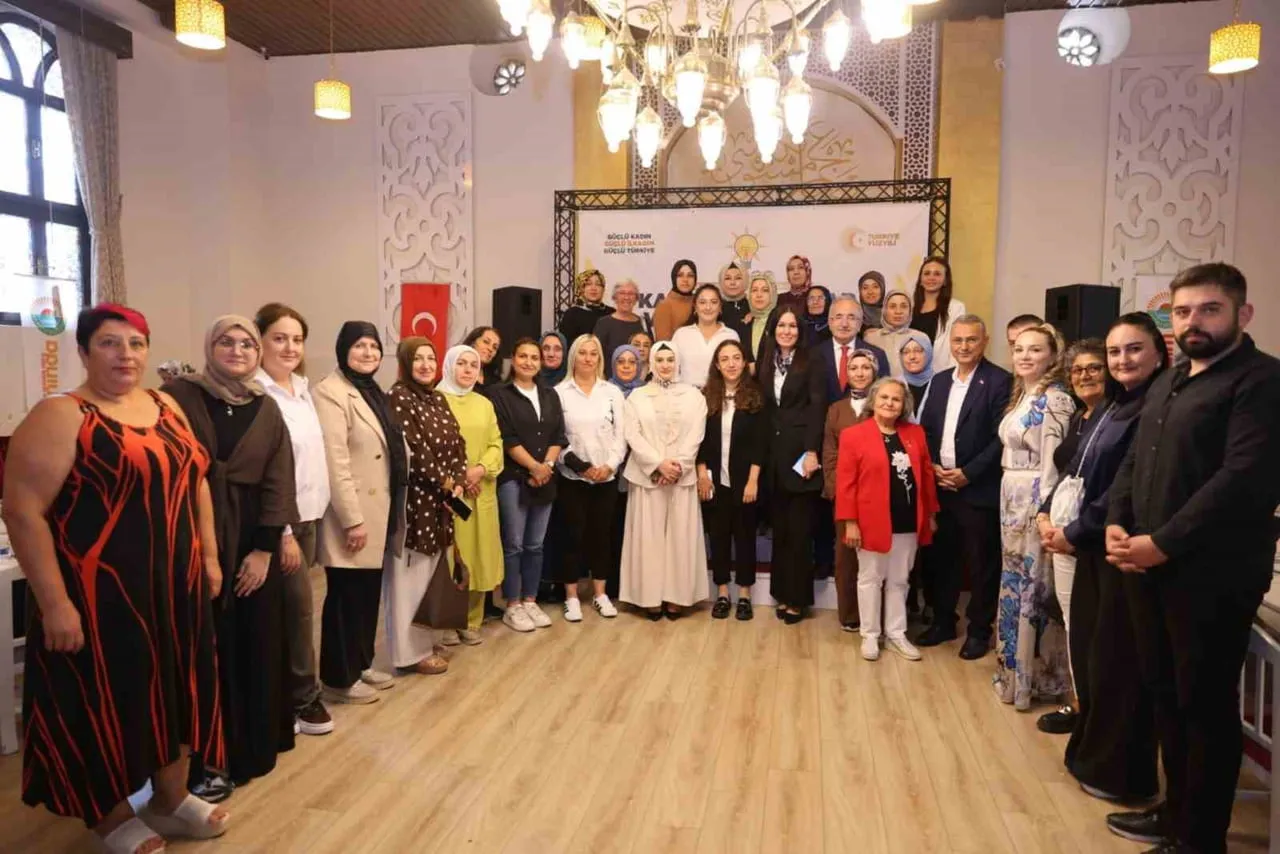 İLKADIM BELEDİYE BAŞKANI İHSAN KURNAZ, AK PARTİ SAMSUN MİLLETVEKİLİ VE MKYK ÜYESİ ÇİĞDEM...