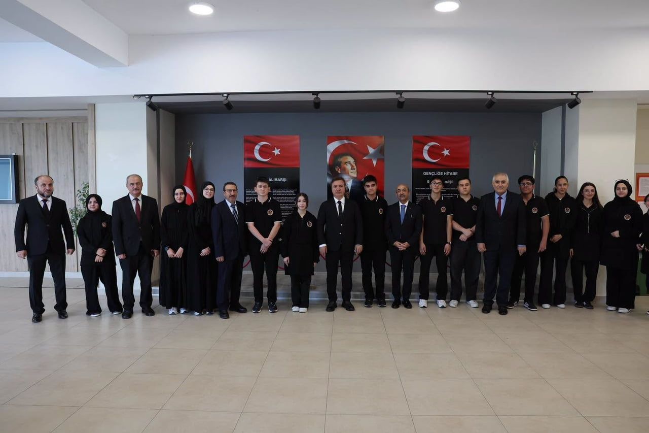 ERZİNCAN VALİSİ HAMZA AYDOĞDU, ELAATTİN ELMAS ANADOLU İMAM HATİP LİSESİNİ ZİYARET EDEREK ÖĞRETMEN...