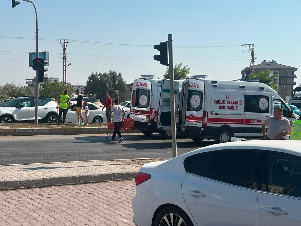 KARAPINAR İLÇESİNDE İKİ OTOMOBİLİN ÇARPIŞMASI SONUCU MEYDANA GELEN TRAFİK KAZASINDA 2 KİŞİ...