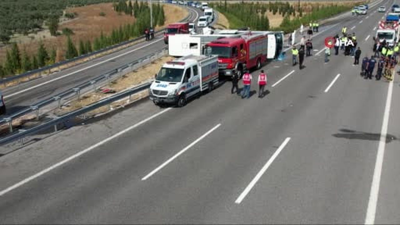 Manisa'da katliam gibi kaza: 11 ölü, 27 yaralı