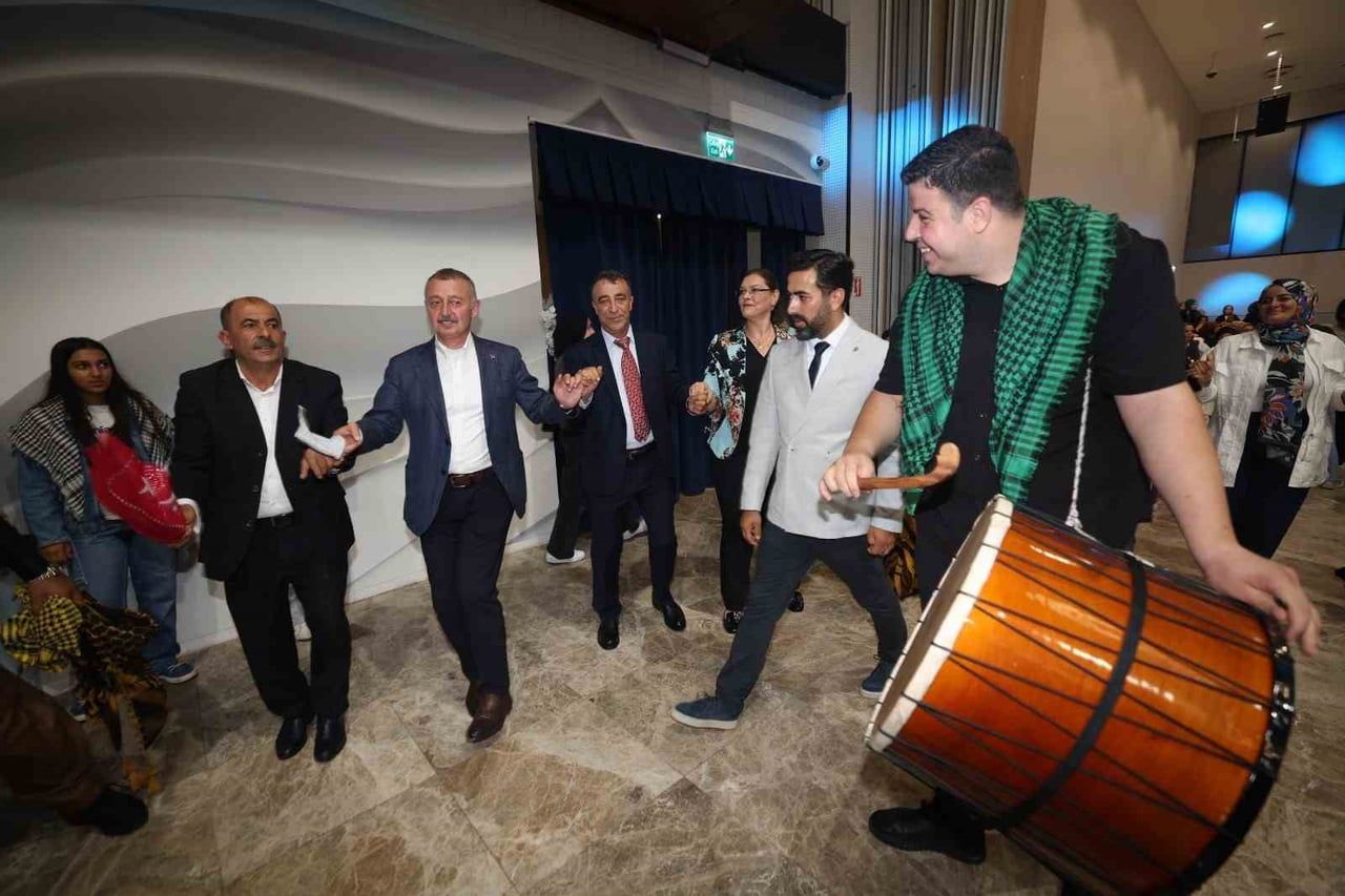 KOCAELİ’DE VANLILARIN DÜZENLEDİĞİ GELENEKSEL HALAY ŞÖLENİ’NE KATILAN KBB BAŞKANI TAHİR BÜYÜKAKIN...