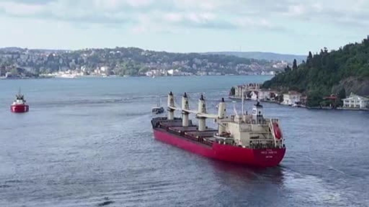 İstanbul Boğazı'nda makine arızası yapan gemi nedeniyle gemi trafiği durduruldu