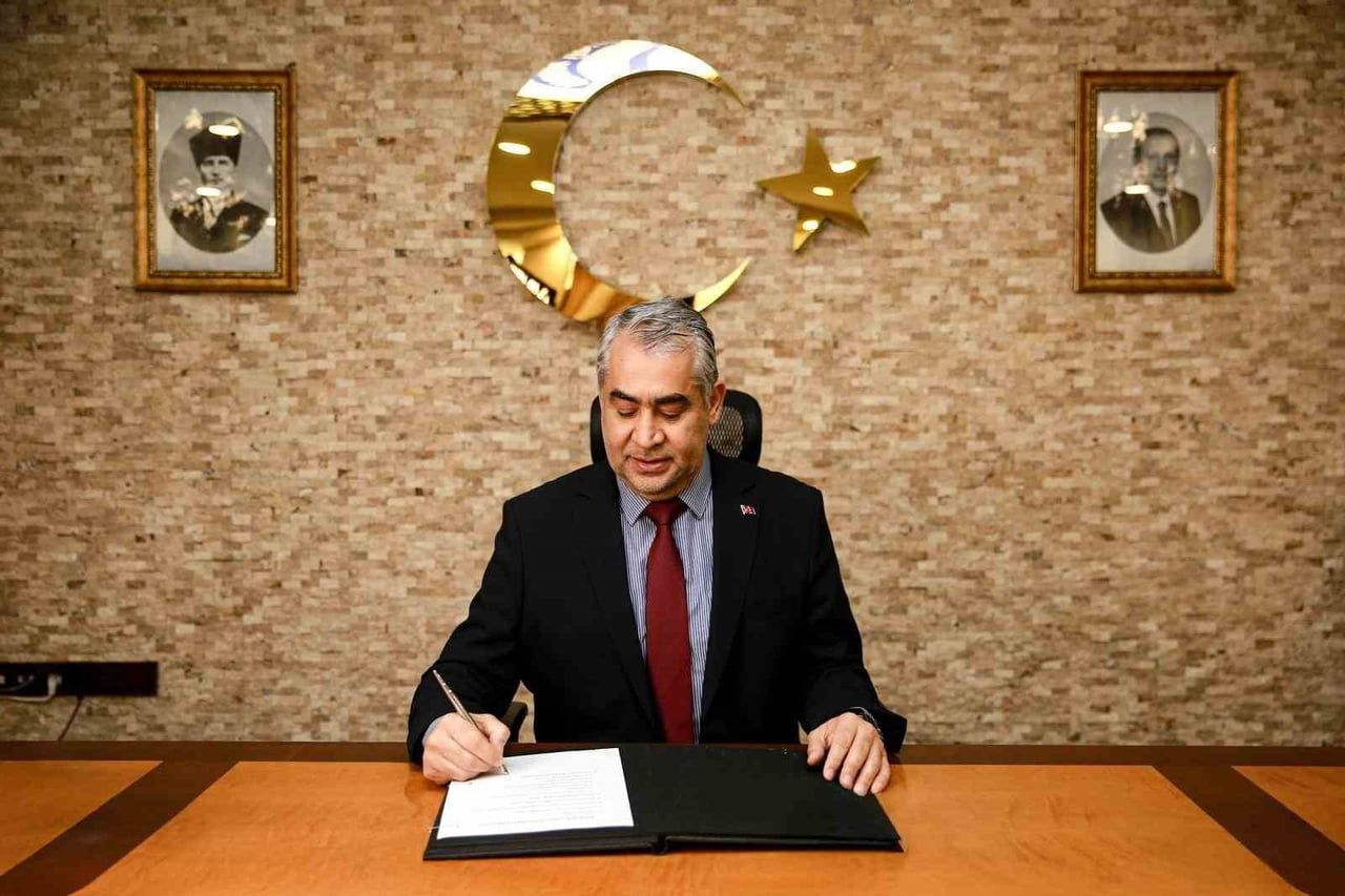 (ARŞİV) - AYDIN ADNAN MENDERES ÜNİVERSİTESİ (ADÜ) REKTÖRÜ PROF. DR. BÜLENT KENT, ADÜ’NÜN BİLİMLE...