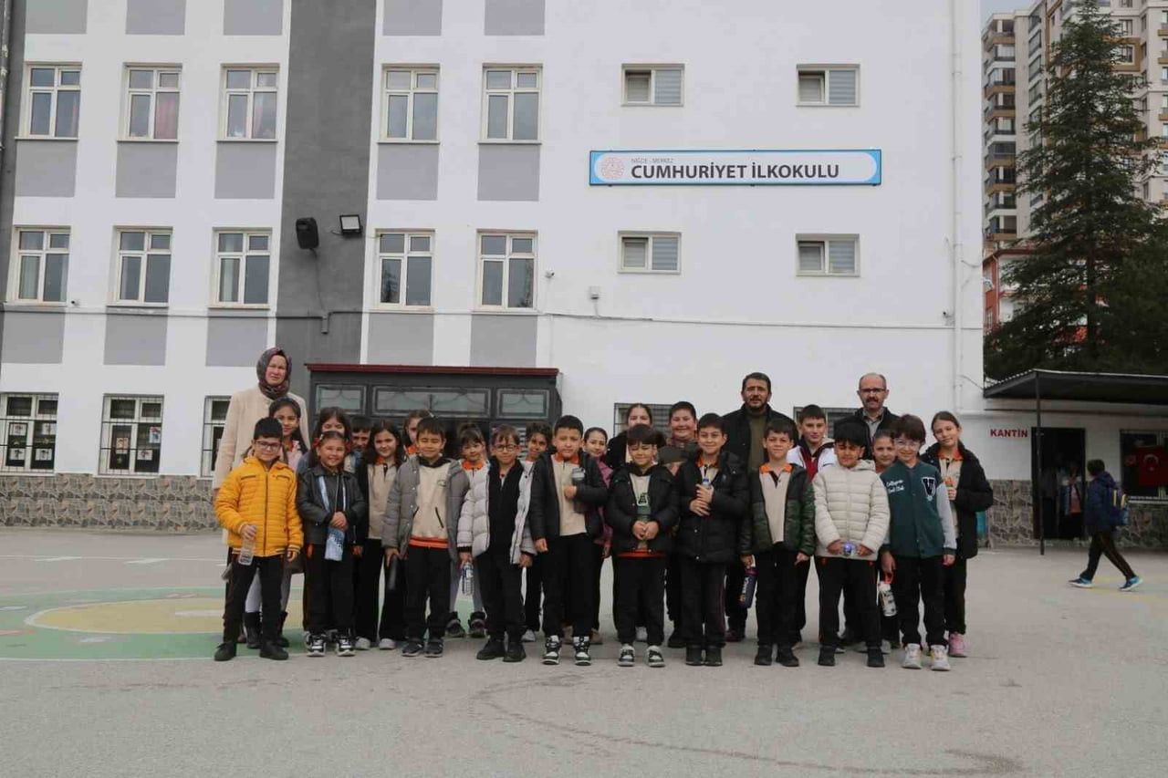23 NİSAN YILDIZLARINA SİNEMA SÜRPRİZİ