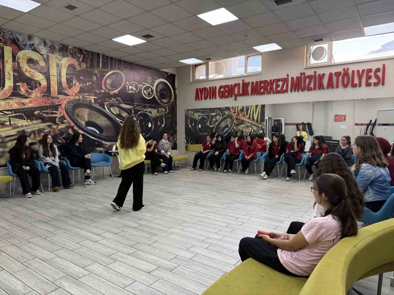 SPORTİF, SANATSAL VE KÜLTÜREL FAALİYETLER GİBİ GENİŞ YELPAZESİ İLE AYDINLI GENÇLERİN YENİ CAZİBE...