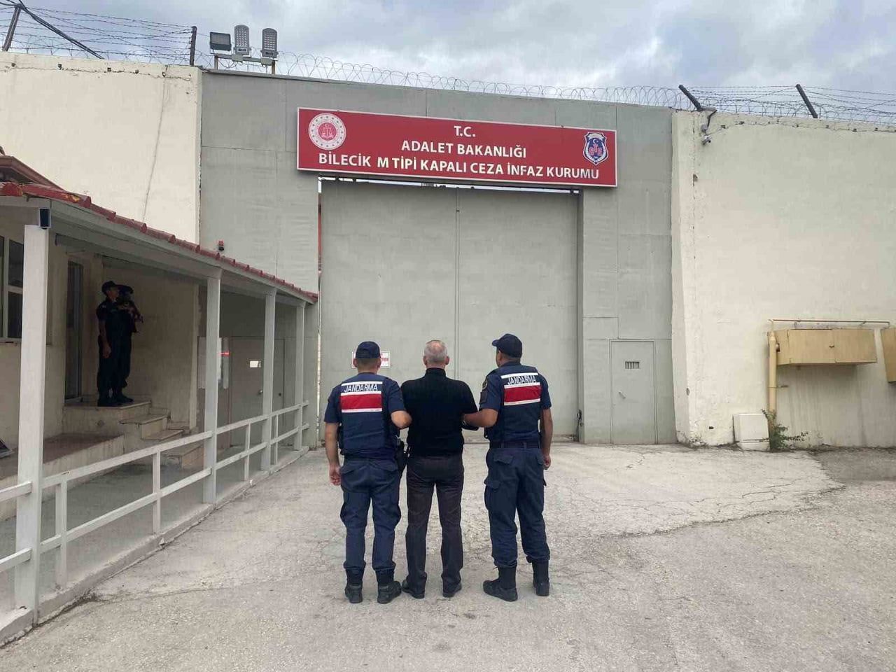 BİLECİK'TE 3 YIL 15 AY HAPİS CEZASI BULUNAN ŞAHIS YAKALANDI