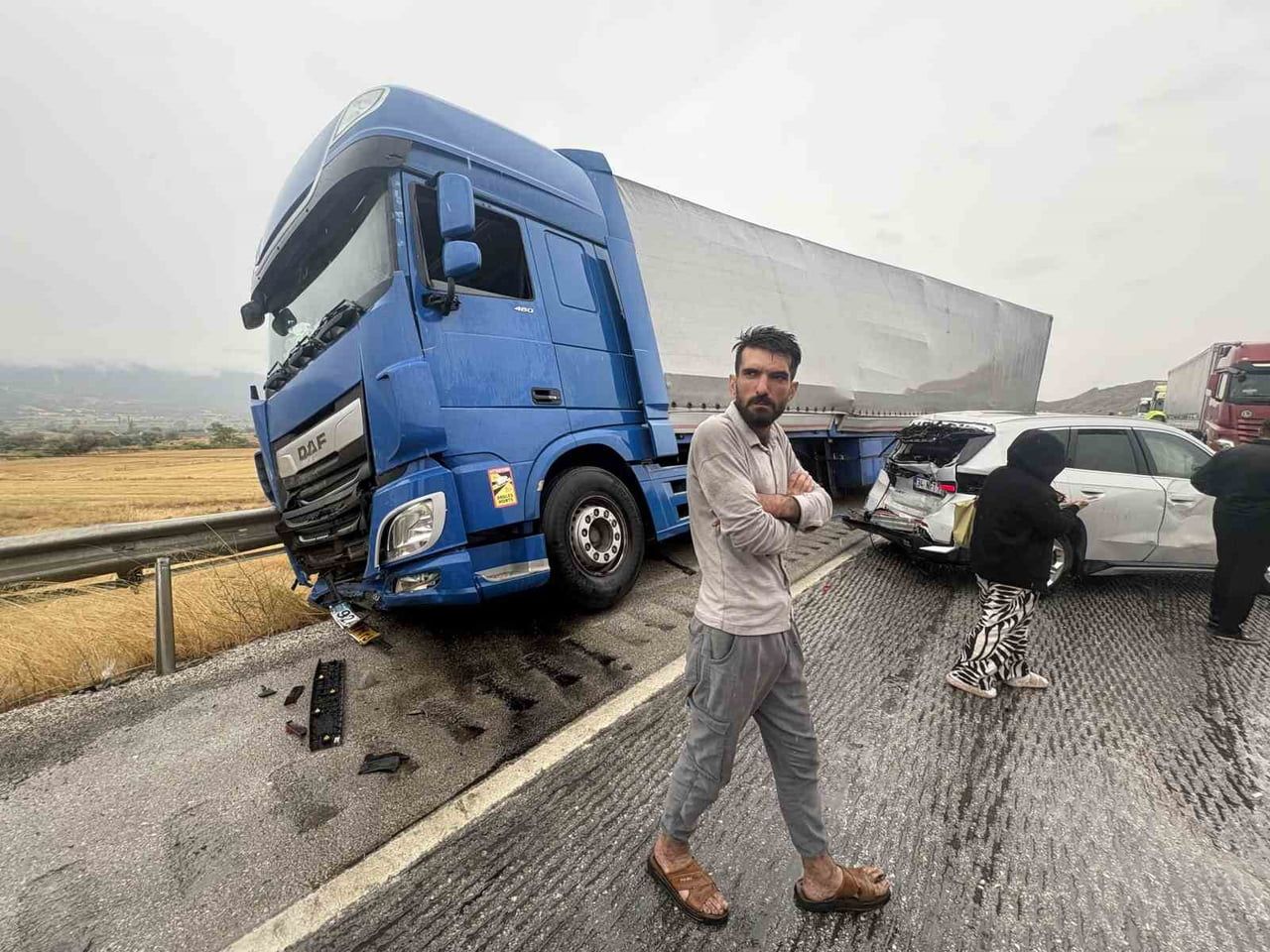 TOSYA İLÇESİNDE SAĞANAK YAĞIŞ SEBEBİYLE KAYGANLAŞAN D100 KARAYOLUNDA MEYDANA GELEN 3 AYRI...
