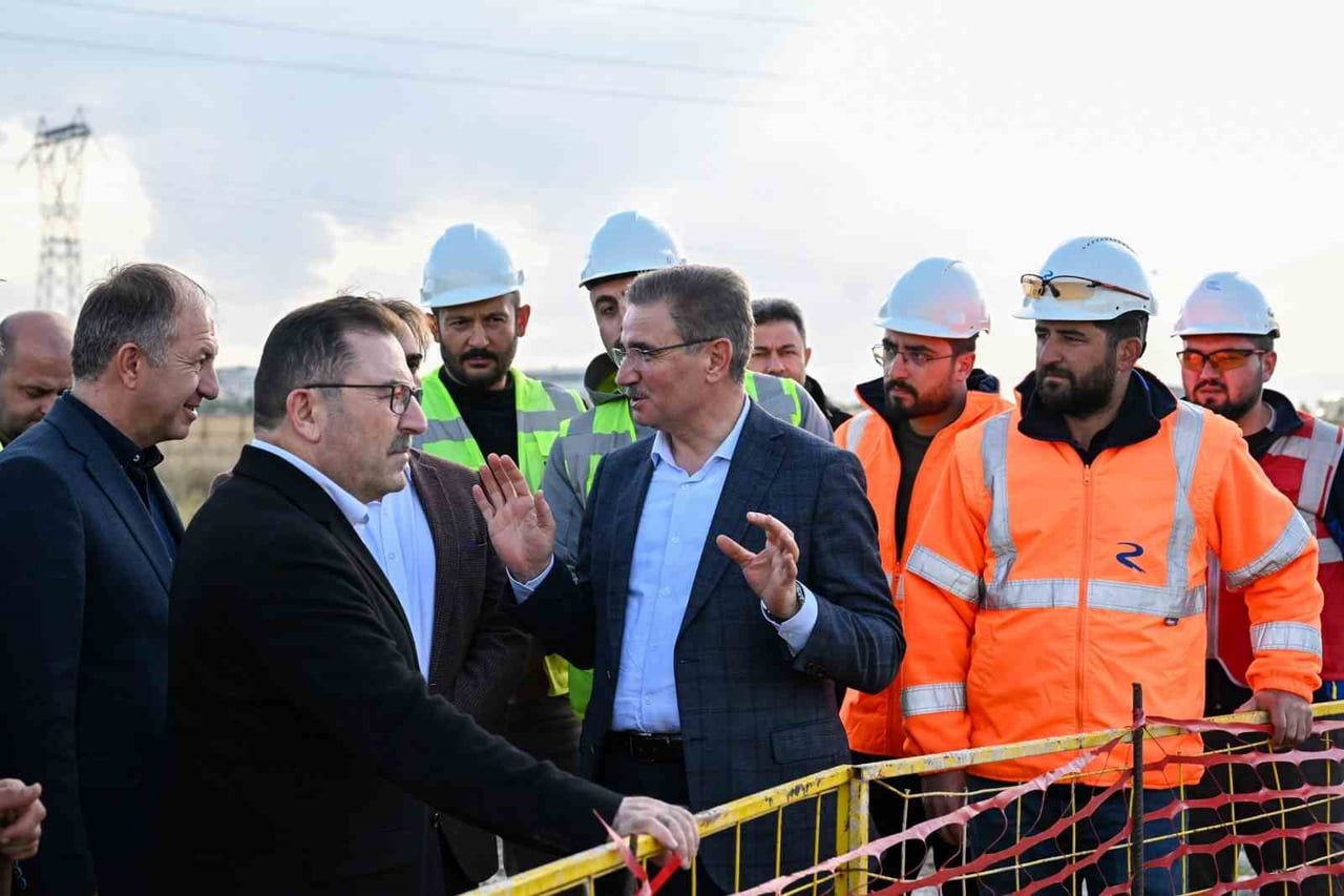 ERZURUM VALİSİ AYDIN BARUŞ VE AK PARTİ ERZURUM MİLLETVEKİLİ SELAMİ ALTINOK, ŞEHİRDE YAPIMINA...