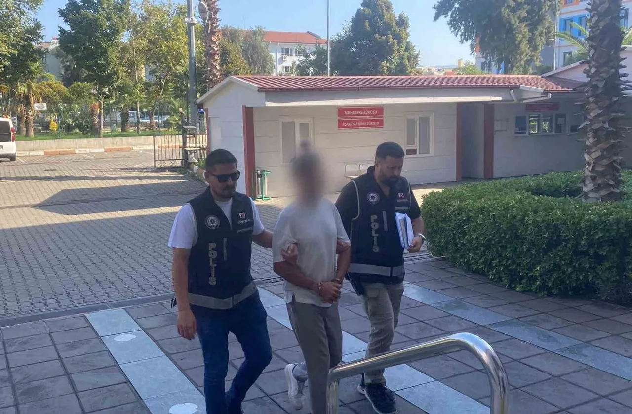 ŞÜPHELİ, ÇIKARILDIĞI MAHKEMECE "CUMHURBAŞKANINA HAKARET" VE "HALKI KİN VE DÜŞMANLIĞA TAHRİK"...