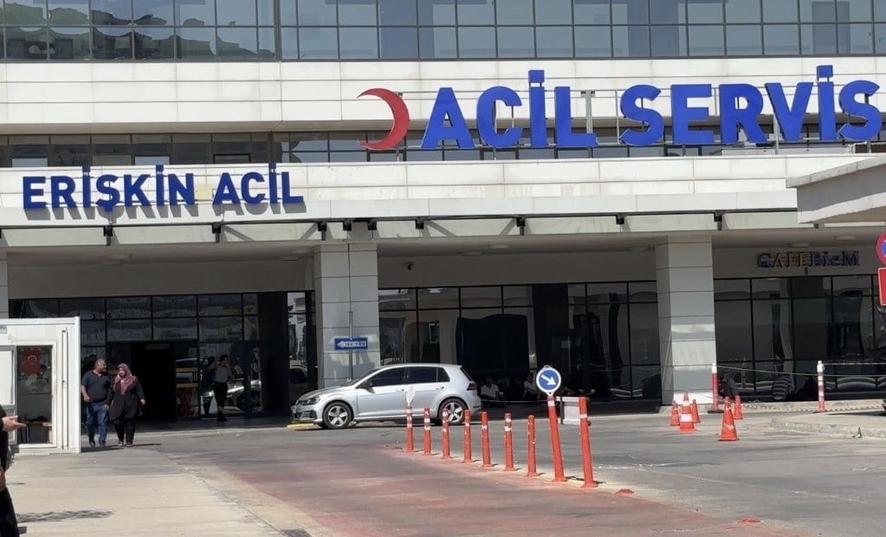GAZİANTEP’TE İKİ AİLE ARASINDA ÇOCUK MESELESİ NEDENİYLE YAŞANAN BIÇAKLA KAVGADA 1 KİŞİ HAYATINI...