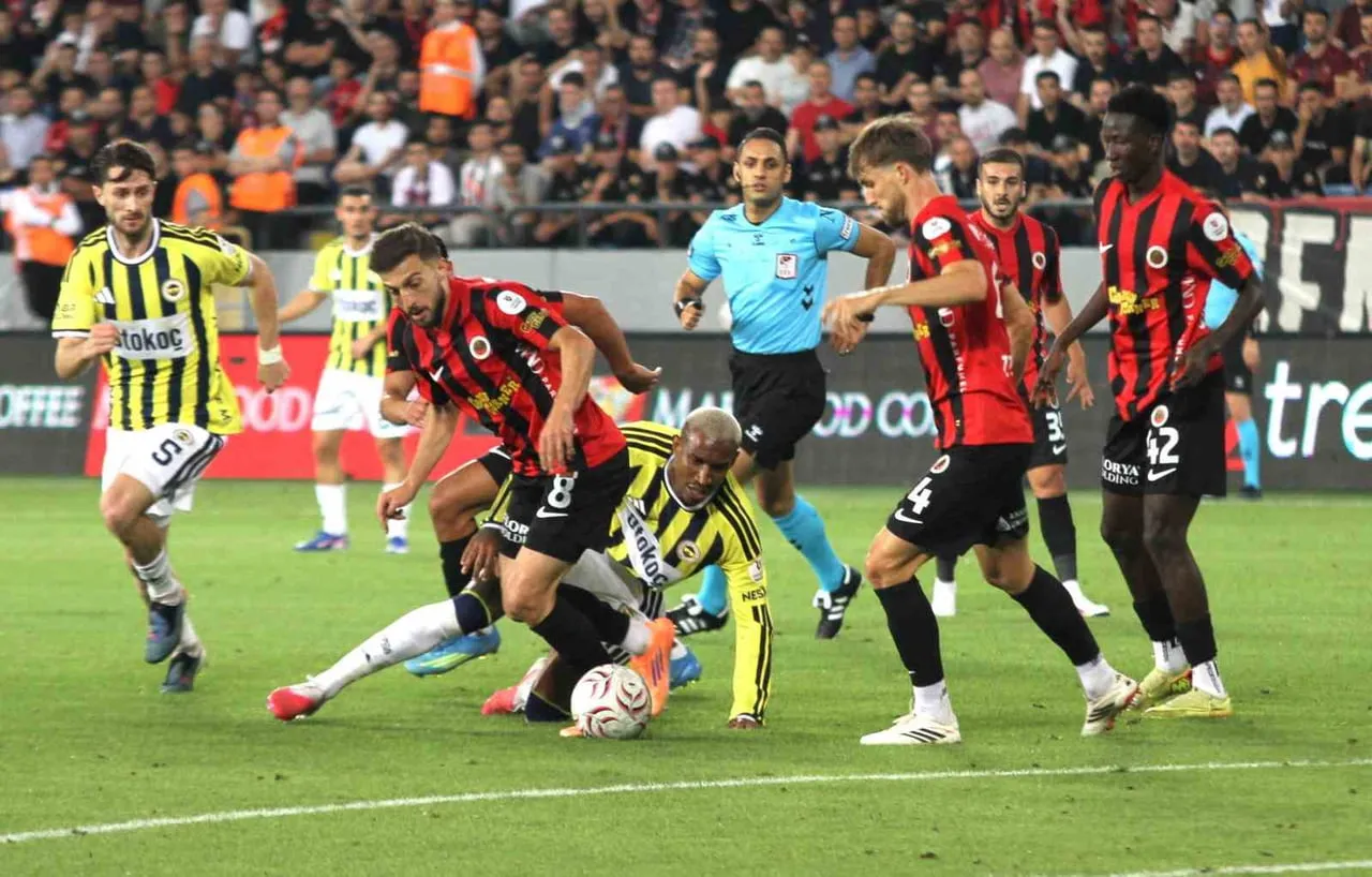 TRENDYOL SÜPER LİG’İN 1. HAFTASINDA GENÇLERBİRLİĞİ, SAHASINDA FENERBAHÇE’Yİ AĞIRLIYOR. MÜSABAKANIN...